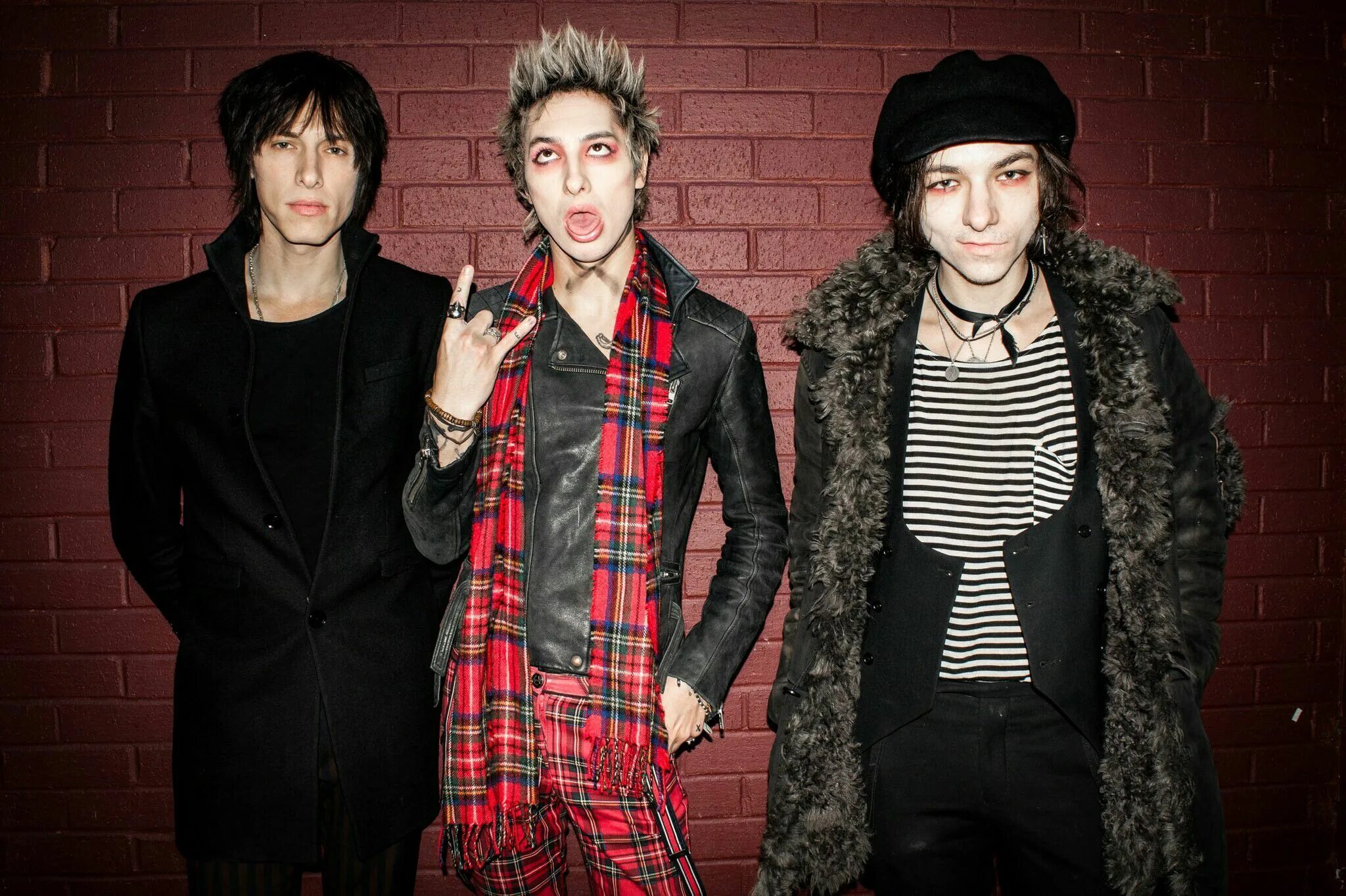 Palaye royal. Ремингтон лейт группа. Солист группы palaye royale. Группа palaye royale участники. Группа palaye royale.