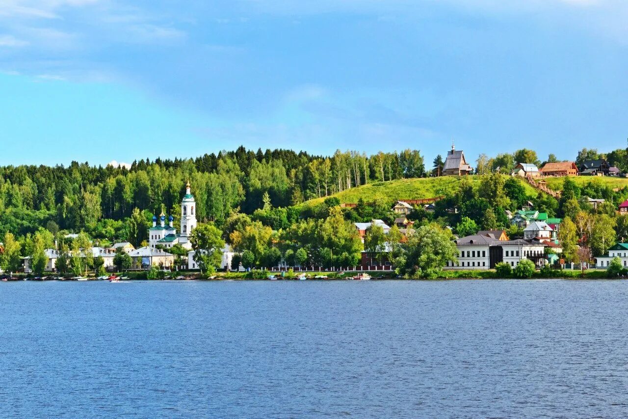 В каком городе находится плес. Плес на Волге Ивановская область. Река Волга Плес. Городок Плес на Волге. Плесс Волга Ивановская область.