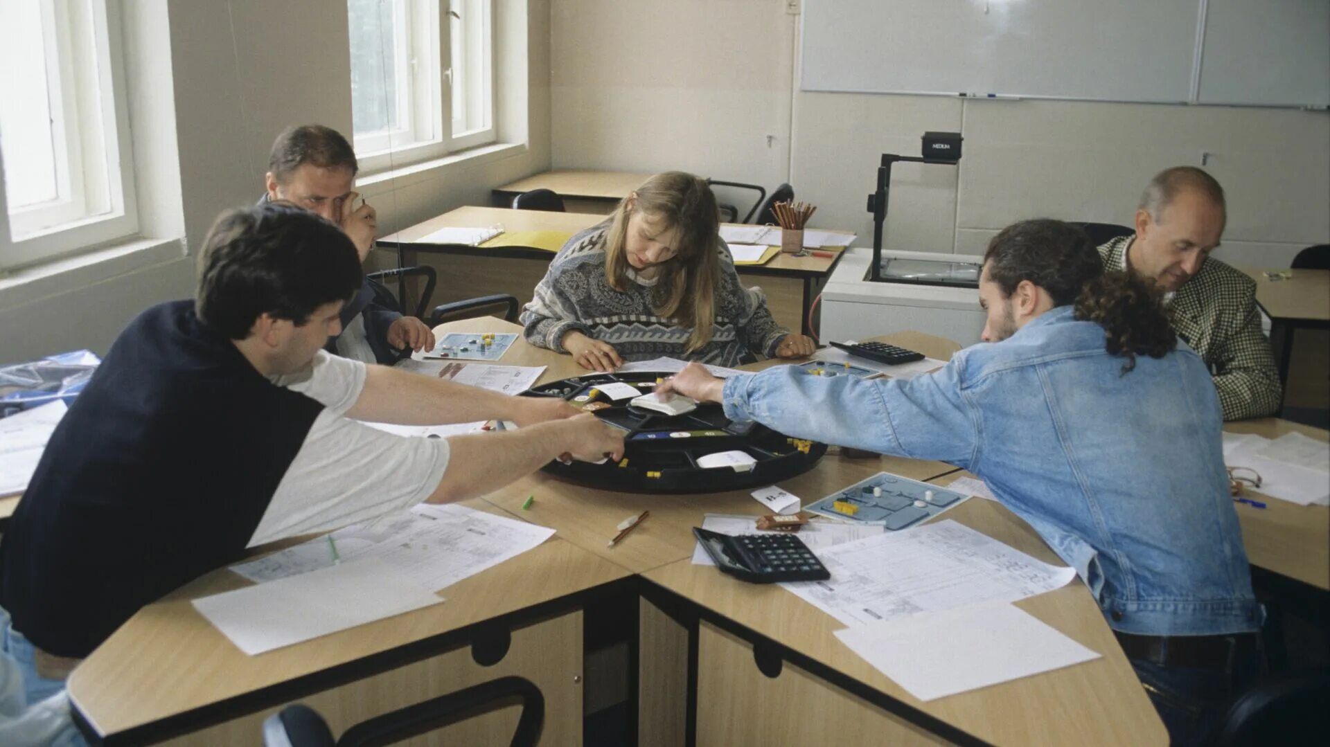 Занятость довольное. Сотрудник центра занятости. Занятость довольное. Работник центра занятости. Центртзанятостиинаселения.