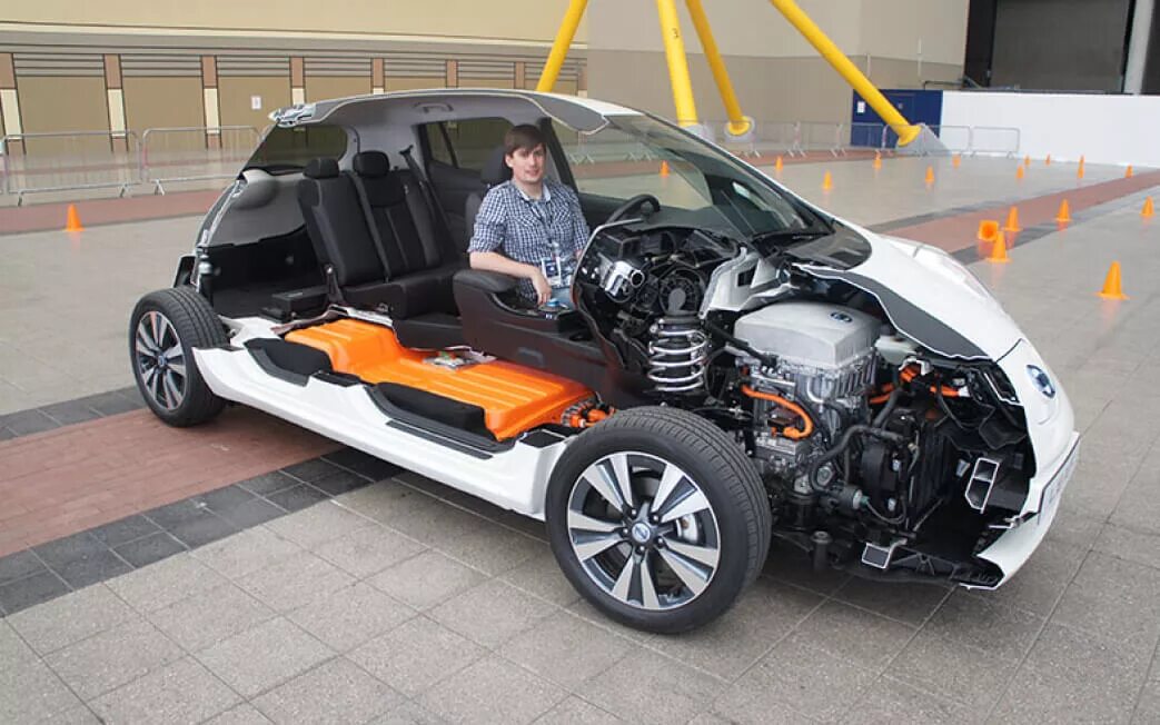 Батарея электромобиля nissan leaf. Электромобиль систем. Ход электромобиля. Задний ход у электромобиля. Электромобиль с самым большим запасом хода.
