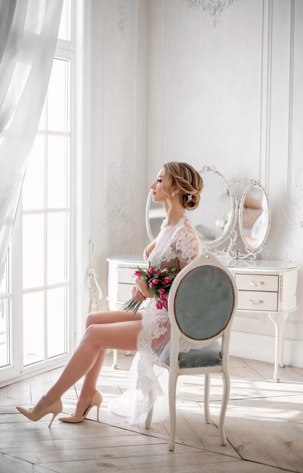 Будуар надпись. Фотопроект в будуарном стиле. Виктория карандашева будуарные платье. Утро невесты. Будуарный образ невесты.
