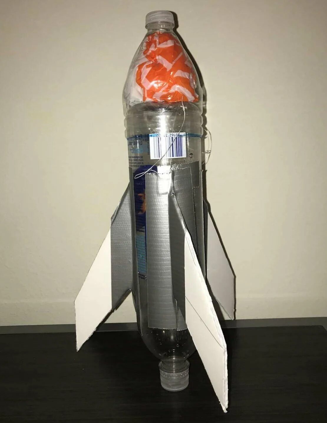 Ракета из бутылки. Самодельная ракета из бутылки. Бутылка пластиковая ракета. Ракета из пластиковых бутылок.