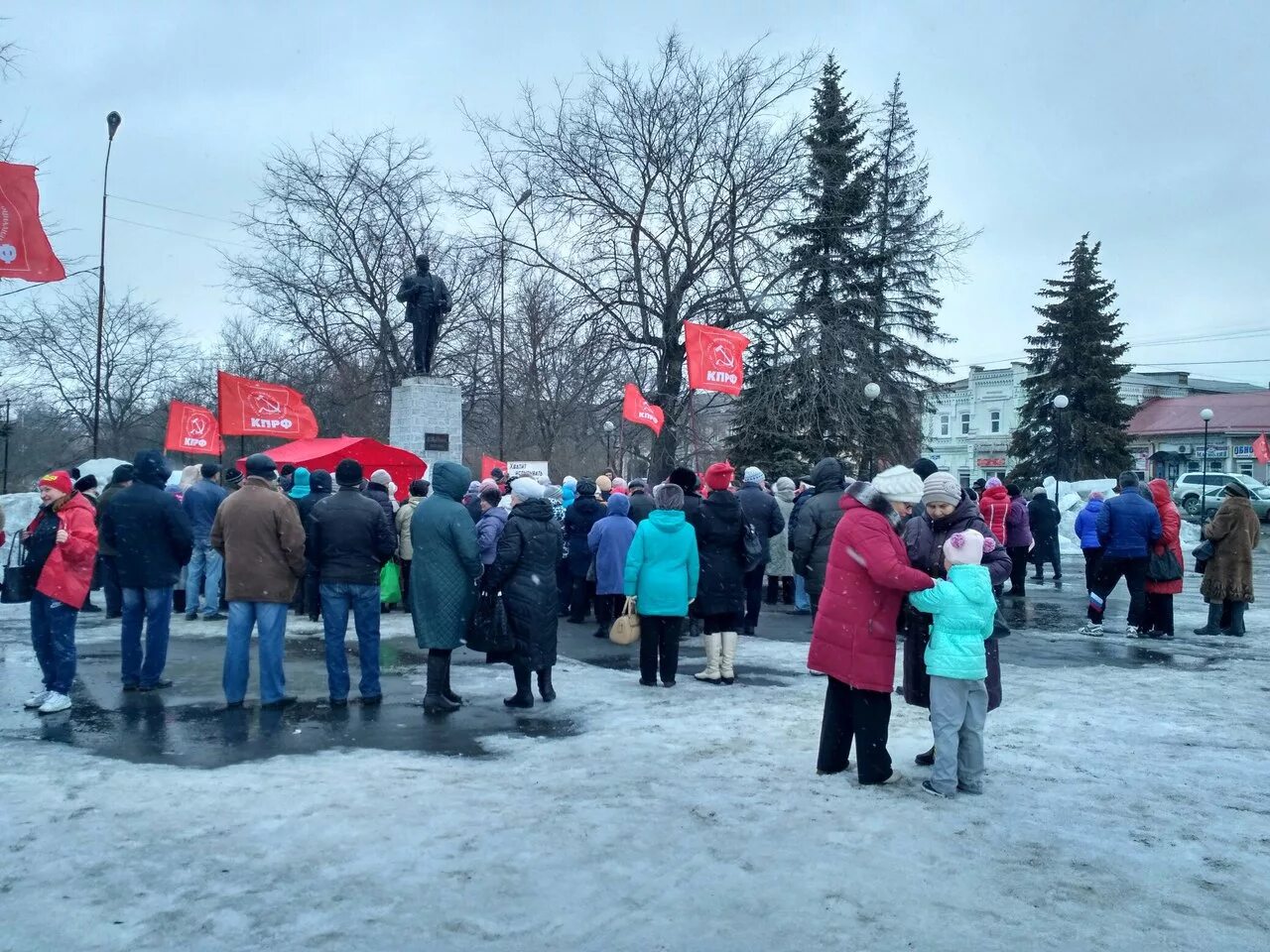 Новости свердл. Кабалинские родники ревда зимой. Новости свердл. Мчс паводок. Городская площадь камышлов.