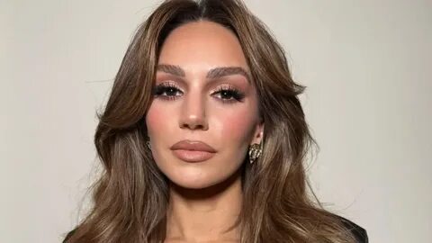 Әйелдер киімдерімен ұйықтайды