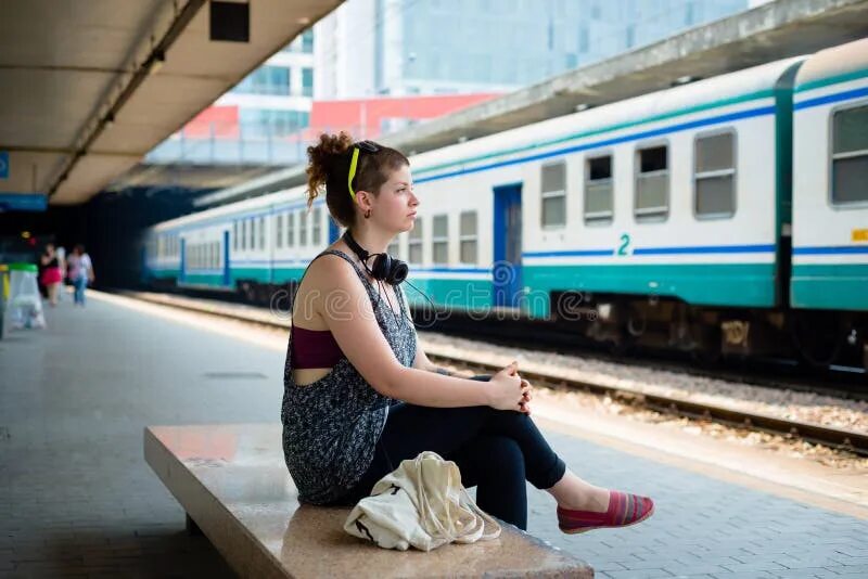 People at the train station. Вокзал для двоих. Девушка ждет на вокзале. Woman waiting for a train. A train girlfriend.