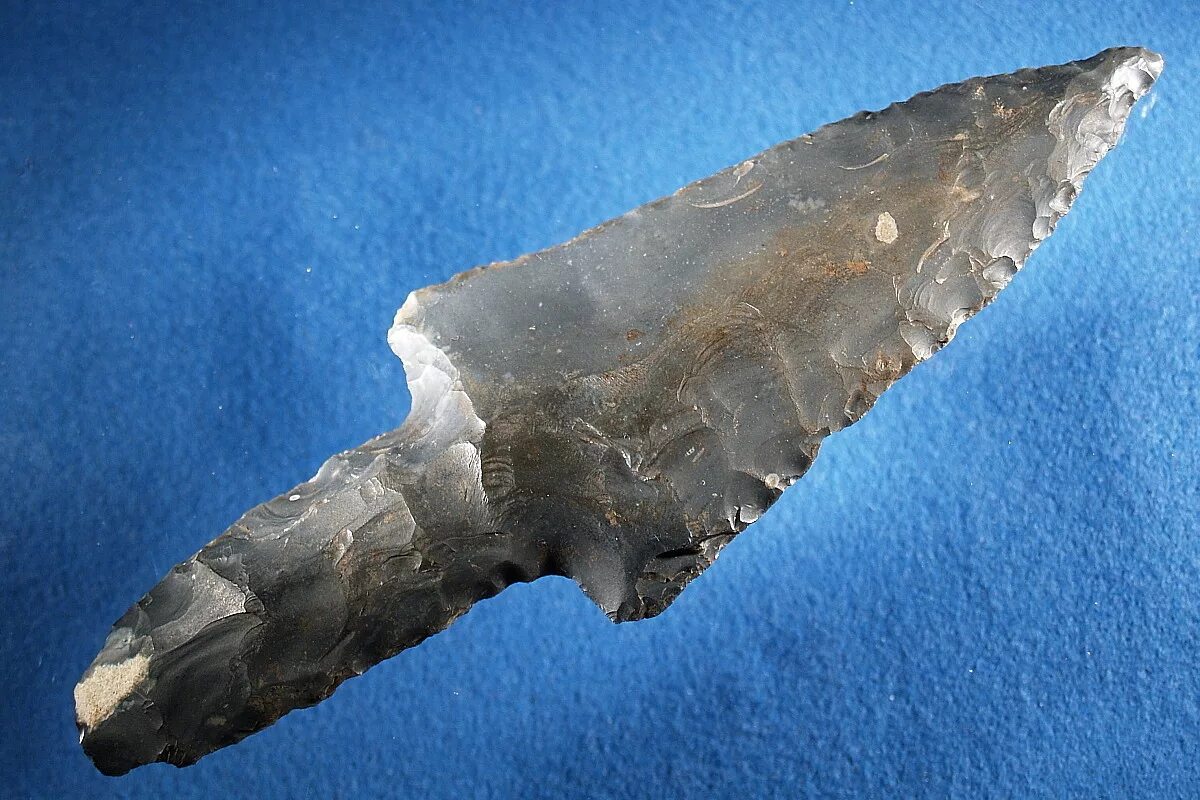 кремниевый нож неолит. кремень кварц-халцедоновый. природный кремний. чистый кремний. кремниевая руда.