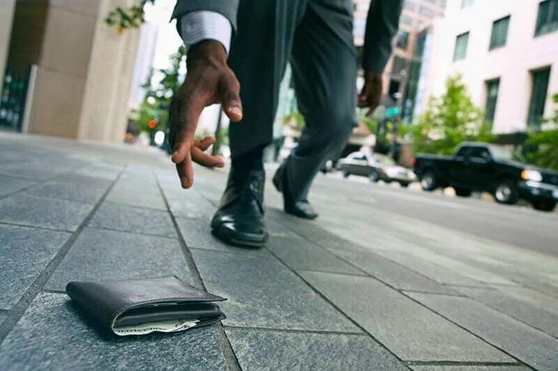 Найденные вещи. Как нацтипотерчнную вещь. Утерян кошелек. Утерян кошелек. Как найти потерянную ве.