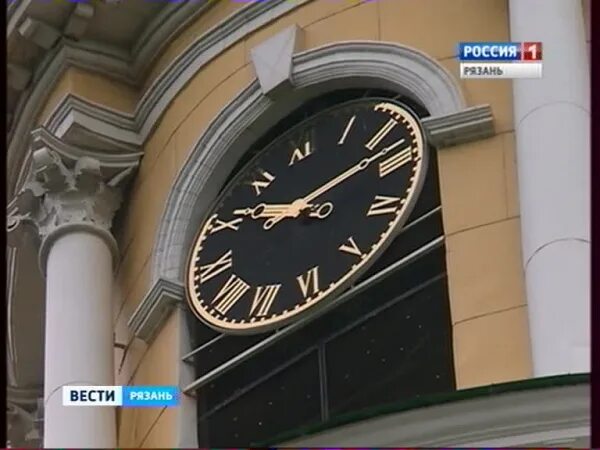 Часы на колокольне Рязанского Кремля. Рязань на циферблате. Кремлевские часы Ровно 6. Фонари на Кремлевском валу Рязань. В рязани часы сколько