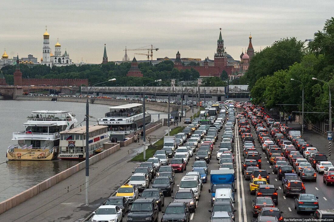 Вопрос ехать в москву. Дептранс Москвы пробки. Пробки в Москве. Московские пробки. Транспорт Москвы.