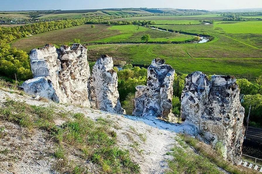 Природные достопримечательности ростовской. Музей-заповедник Дивногорье в Воронежской. Музея-заповедника «Дивногорье». В Воронеже. Воронеж меловые горы Дивногорье. Воронеж заповедник Дивногорье.