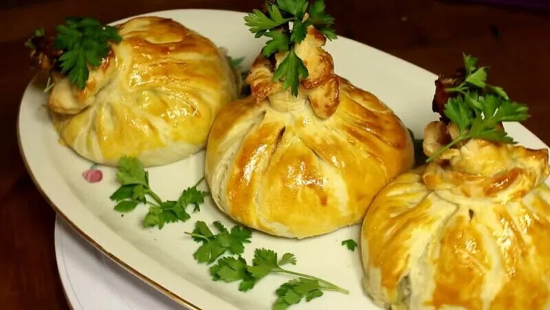 Курица с грибами в тесте в духовке
