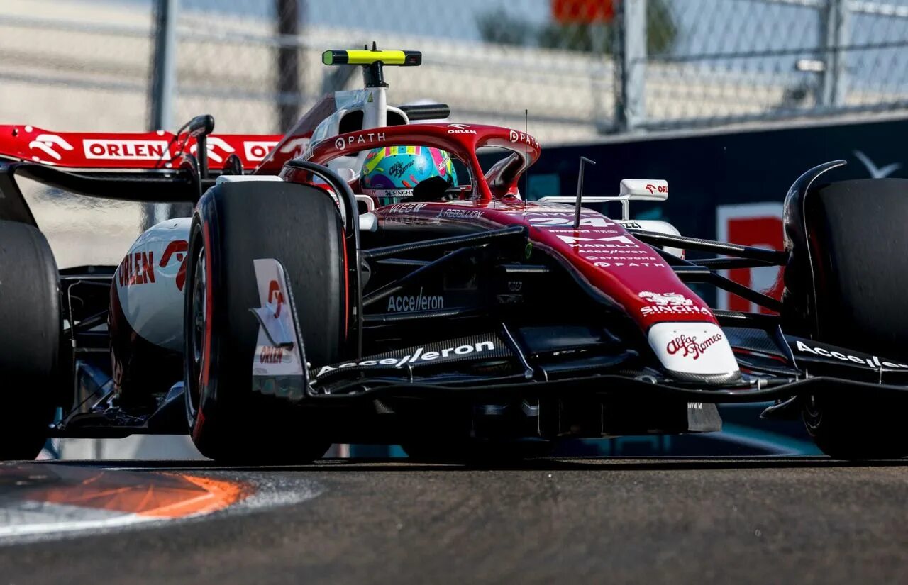 формула r1 гонки. One racing. Caterham f1 2011. формулы f1 ml. Formula 1 car racers.