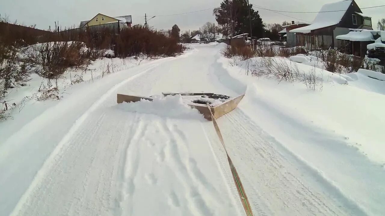 Уборка снега в снт. Волокуша для чистки снега. Волокуша для уборки снега автомобилем. Клин для чистки снега. Треугольник для очистки снега.