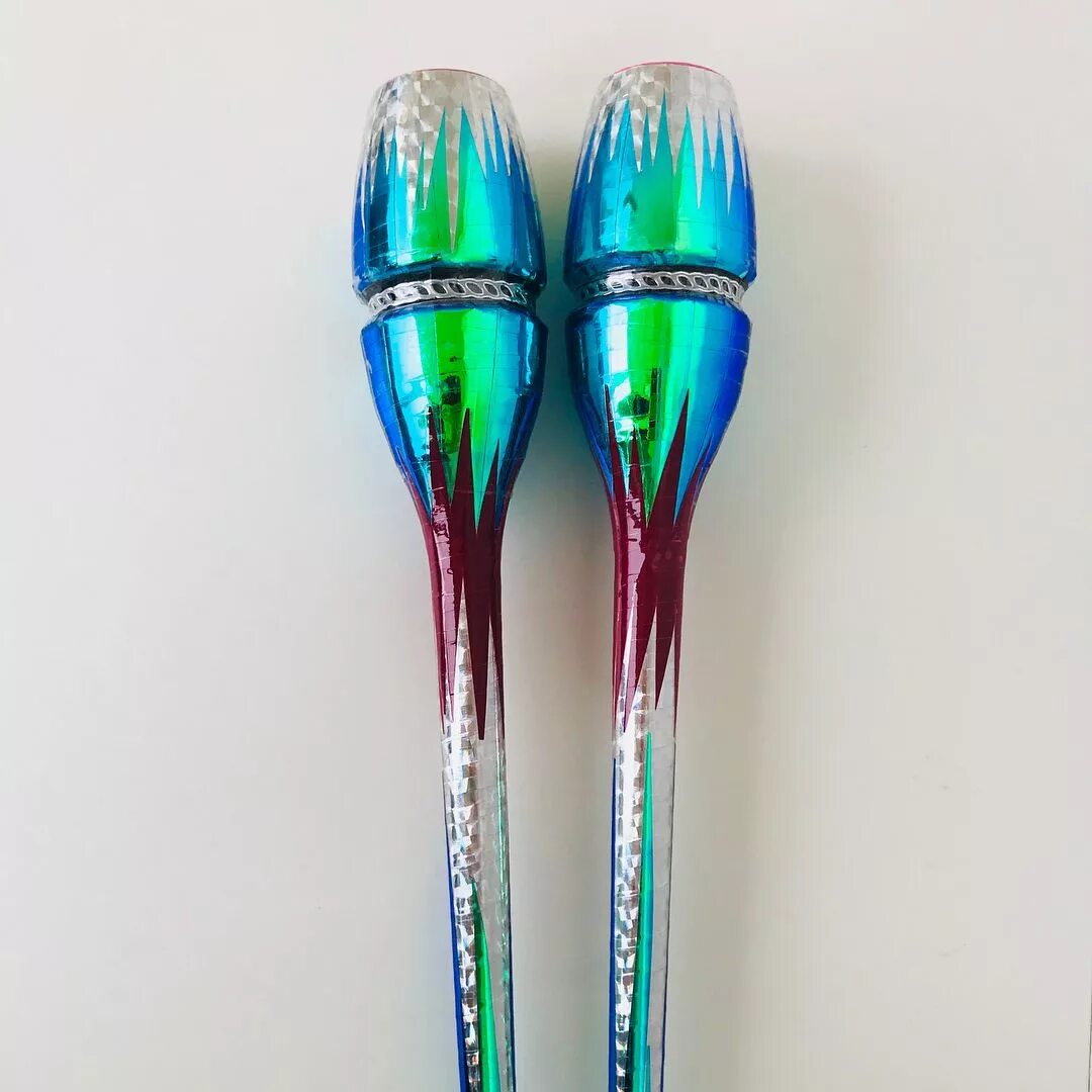 булавы для художественной гимнастики разрисованные. обмотанные булавы для художественной. роспись булав для художественной гимнастики. аэрография гимнастика. аэрография булавы для художественной гимнастики.