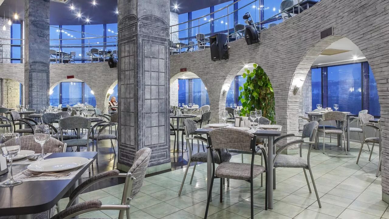 Маринс парк синема. Гостиница маринс парк нижний новгород. Marins park hotel novosibirsk. Маринс парк ресторан нижний новгород. Ресторан синема маринс парк нижний новгород.
