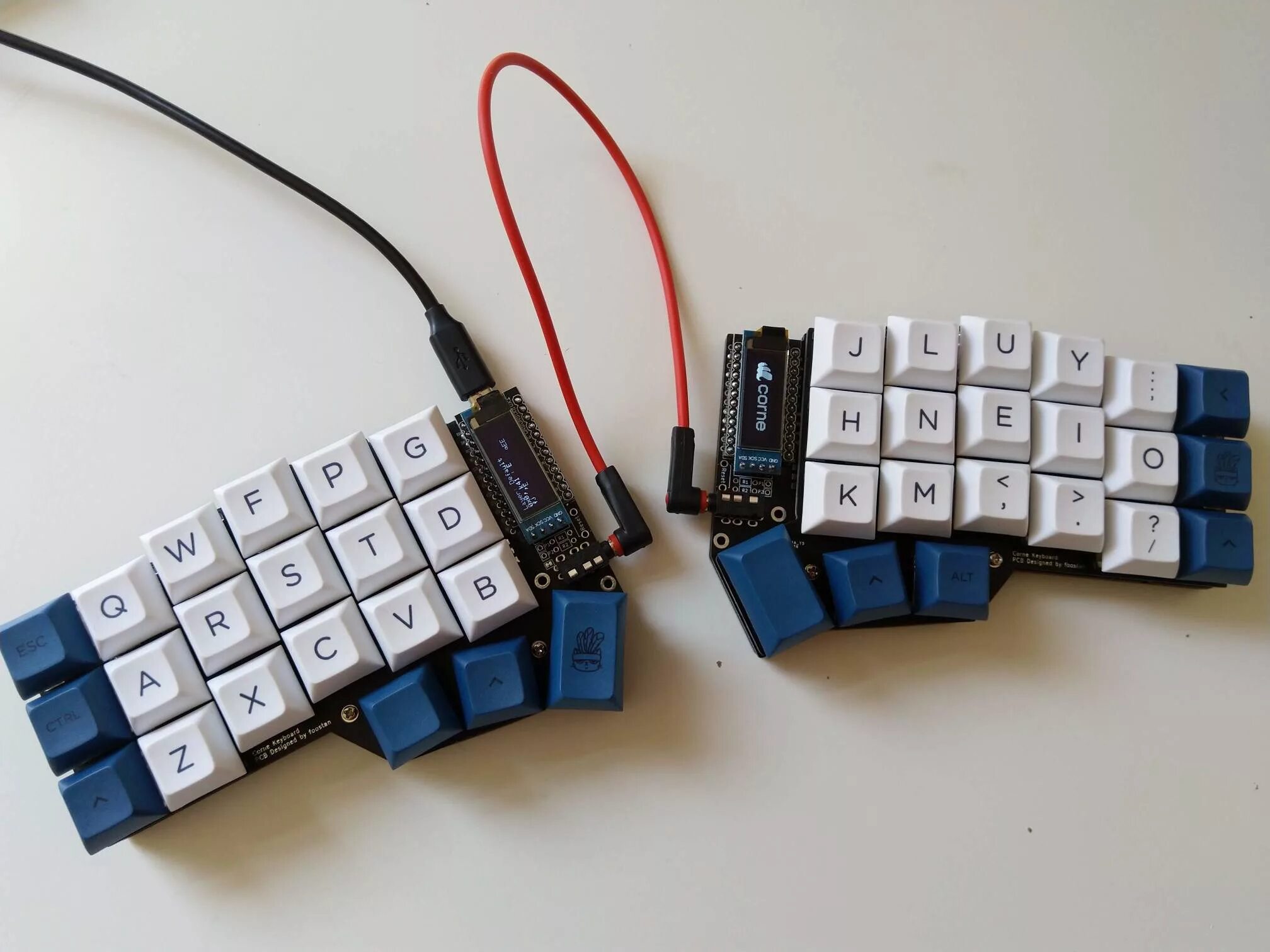 Сплит клавиатура. Corne клавиатура. lily58 keyboard. клавиатура lily58 pro. jiran клавиатура.