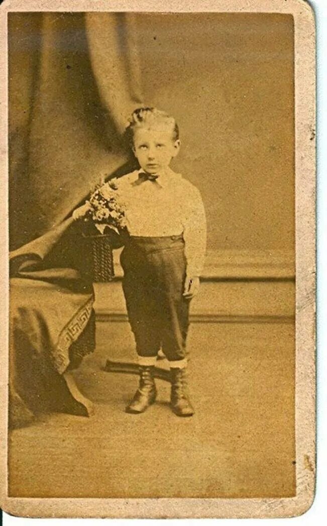 Фотографии мертвых людей 19. Post mortem викторианской эпохи. портреты мертвых людей 19 век. post mortem викторианской эпохи живые дети с мертвыми.
