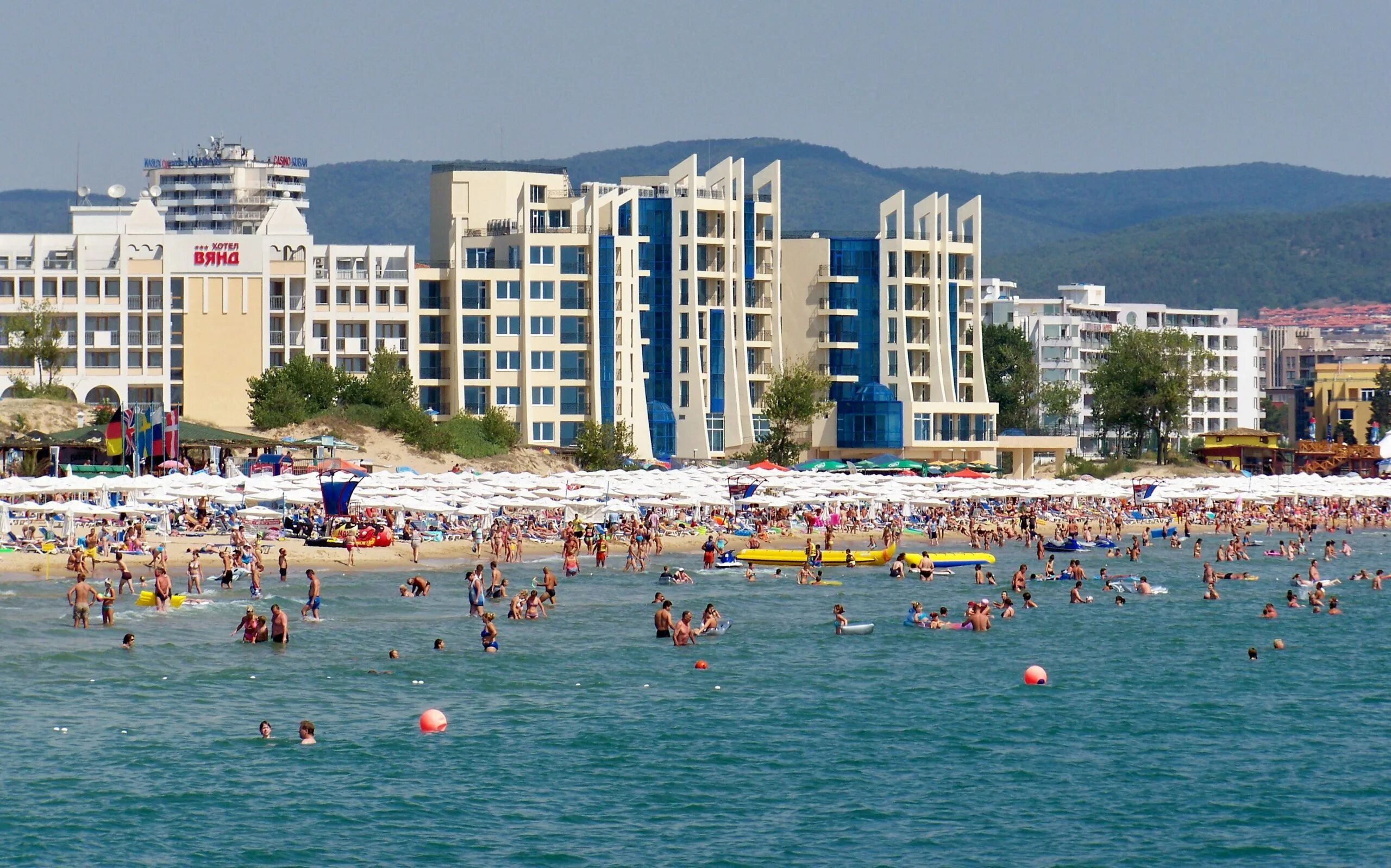 Солнечный берег фото. Болгария море Слынчев бряг. Солнечный берег Болгария пляж. Санни Бич Болгария. Болгария Солнечный берег улицы.