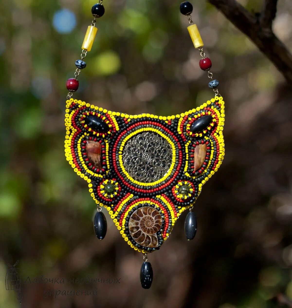 Бусины бохо. Этнические бисерные украшения. Бисер бохо. Браслеты из бисера бохо. Колье в этническом стиле.