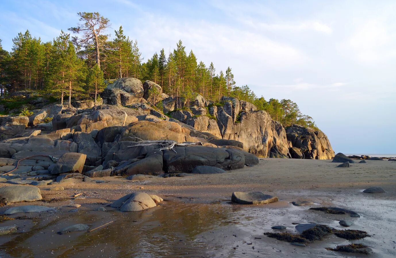 Кий остров архангельская область. Балтийский щит карелия. Кий остров онежский район архангельская область. Скалами кий острова. Онега белое море кий остров.