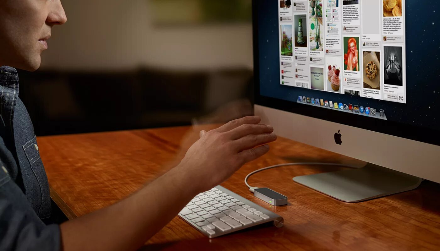 Управляющий компьютер с монитором. Управляющий компьютер с монитором. Человек перед экраном. Viewsonic vpc190. Управляющий компьютер с монитором.