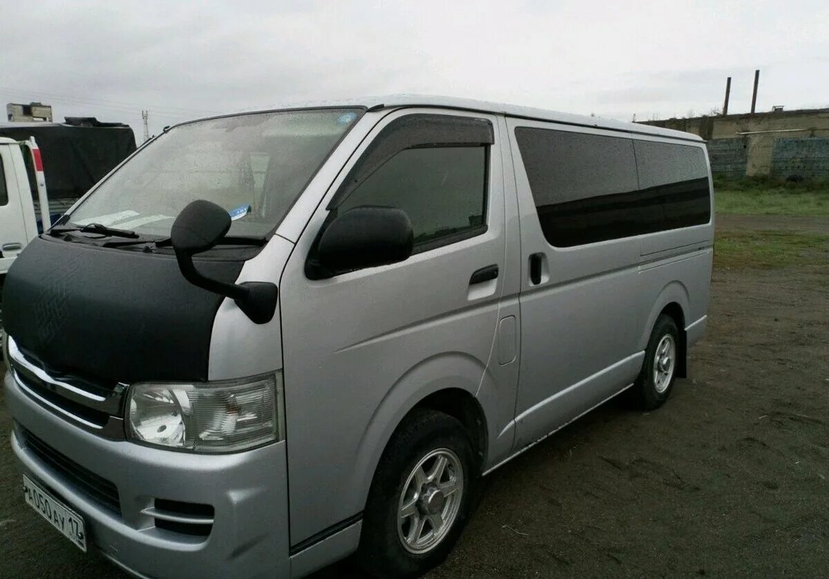 Toyota hiace 200