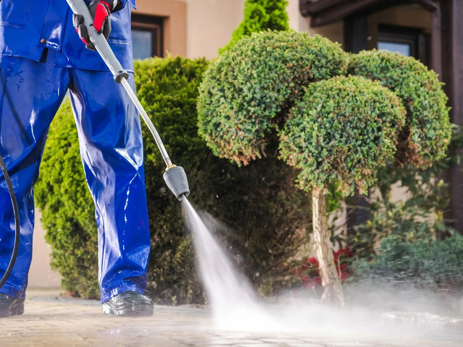 Cleaning powers. Мытье дорожек шлангом. cleaning driveway with pressure washer. professional pressure washer. мойка окон мойка брусчатки.