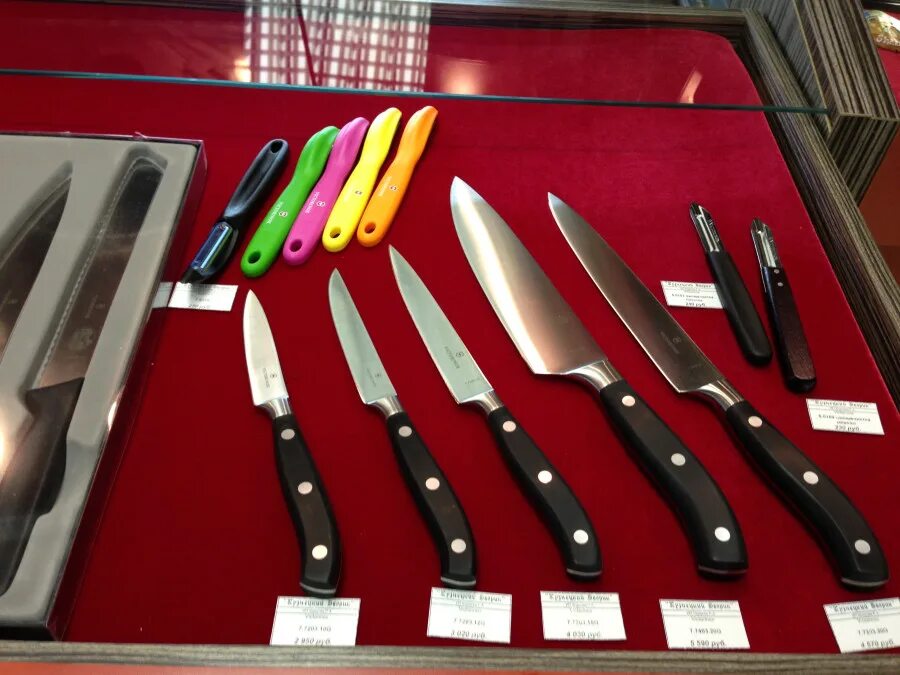 Ножи магазин ассортимент. Ножевые магазины. Магазин ножей в Москве. Магазин Ножиков. Купить ножи в рязани