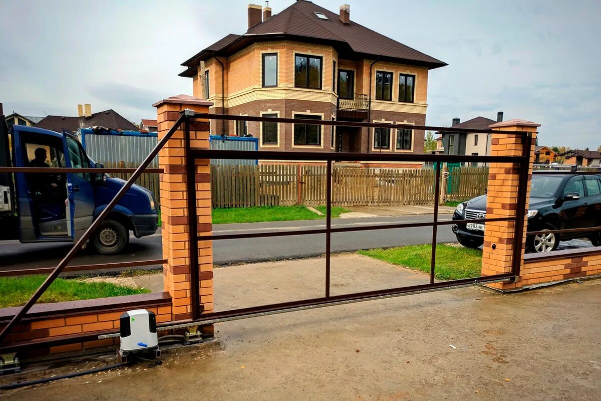 Откатные ворота 340\190. Ворота откатные эстет 2х3,5 м. Раздвижные ворота для дачи. Ворота откатные 4500x1800. Адс 400 забор алютех.