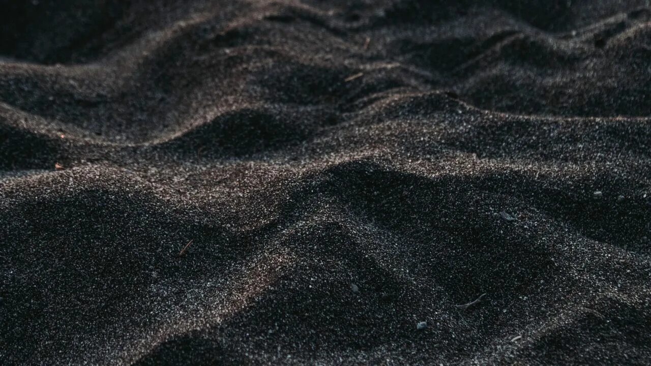Черный песок текстура. Черный песок текстура. Dark sand. Черный песок. Текстурированная поверхность.