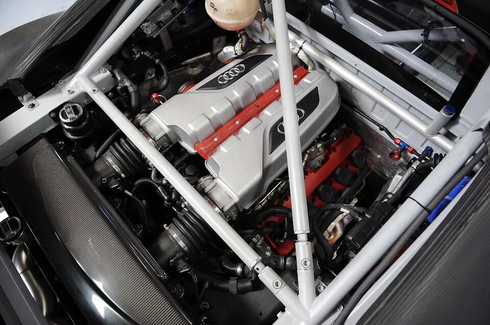 Superb двигатель 2. Audi 4. Бмв 6 двигатель. Фольксваген дизельный двигатель 2. Подкапотка audi r8.