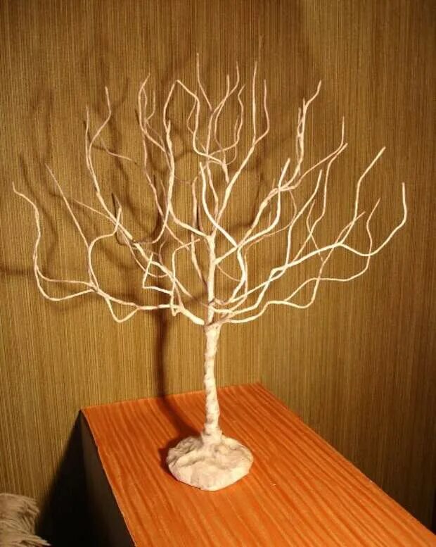 Поделка дерево. Дерево для украшений. Дерево из подручных материалов. Дерево своими руками. Легкое дерево своими руками
