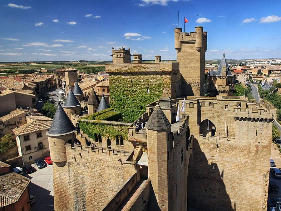 Провинция наварра. Замок олите испания. Наварра франция. Столица наварры испания. Столица наварры испания.