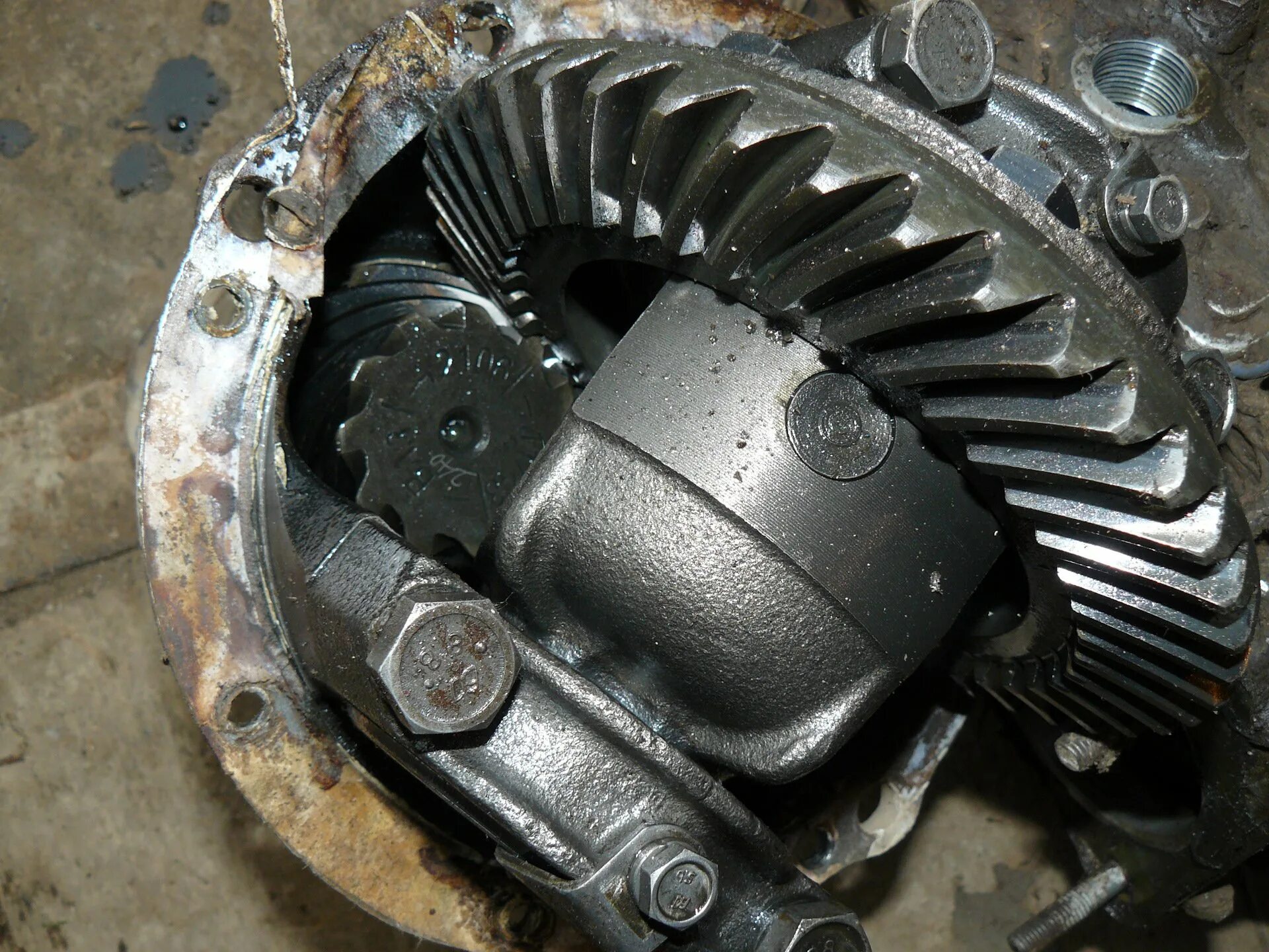 Передний редуктор 2121. Редуктор переднего моста ваз 21214. Задний редуктор нива шевроле. Редуктор заднего моста нива шевроле 2123. Дифференциал нива 2121.