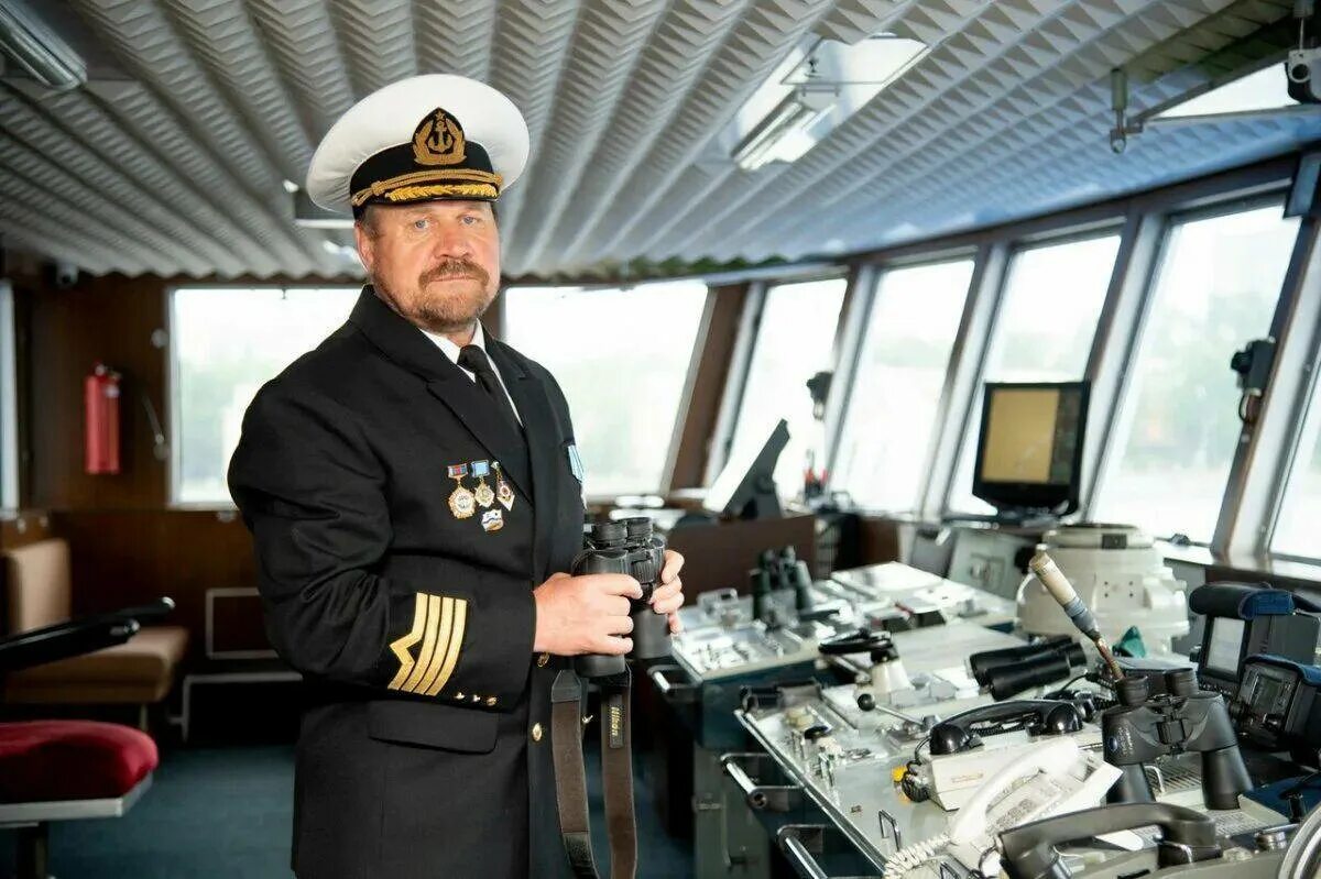 Ship captain. Грибанов Капитан теплохода. Теплоход Фурманов Капитан.