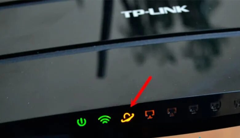 Индикаторы на роутере TP-link. TP link роутер индикаторы мигает. Роутер TP-link красный индикатор. ТП линк индикация роутера. Красная кнопка на роутере