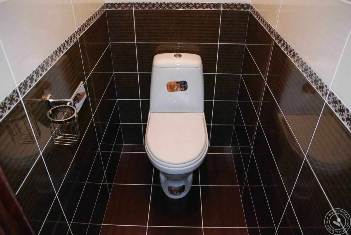 Какой под в туалете. Отделка туалетной комнаты. Плитка в туалет. Отделка туалета плиткой. Кафельная плитка для туалета.