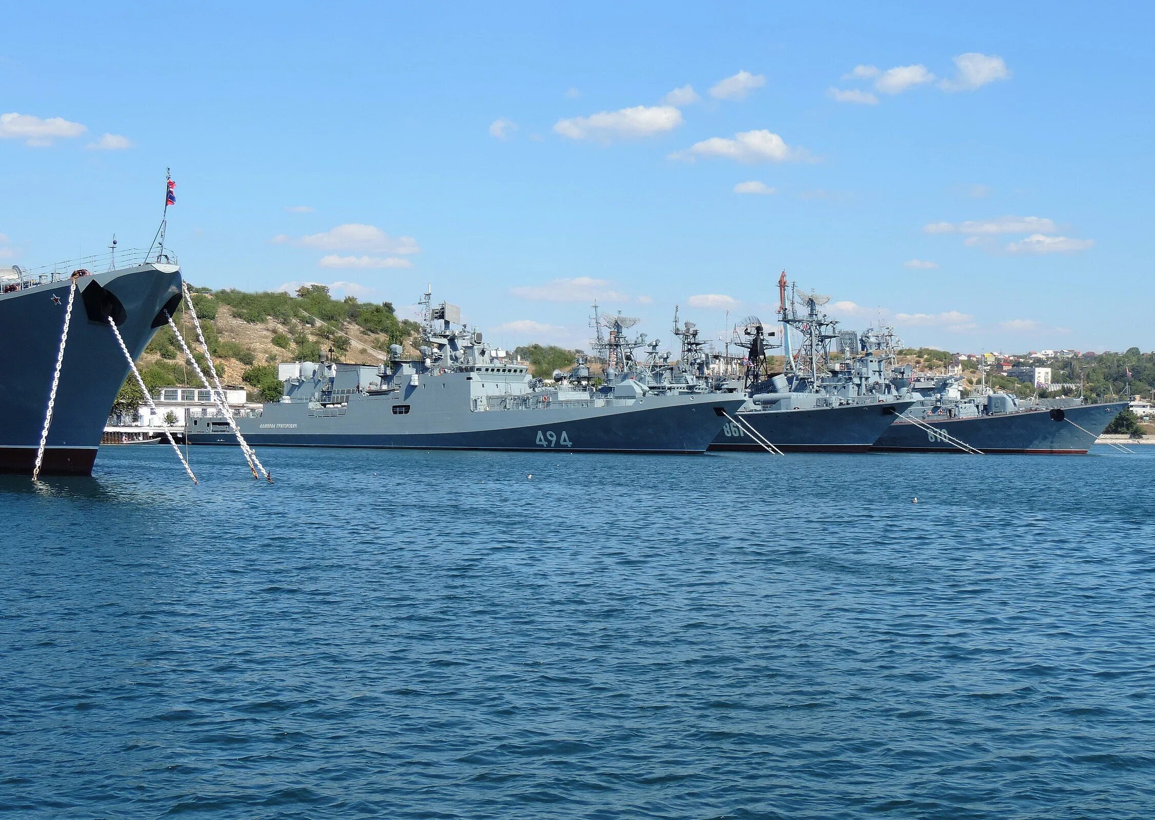 Корабль севастополь сегодня. Черноморский флот вмф россии севастополь. севастополь черноморский военный флот. база вмф рф в севастополе. севастополь корабли черноморского флота.