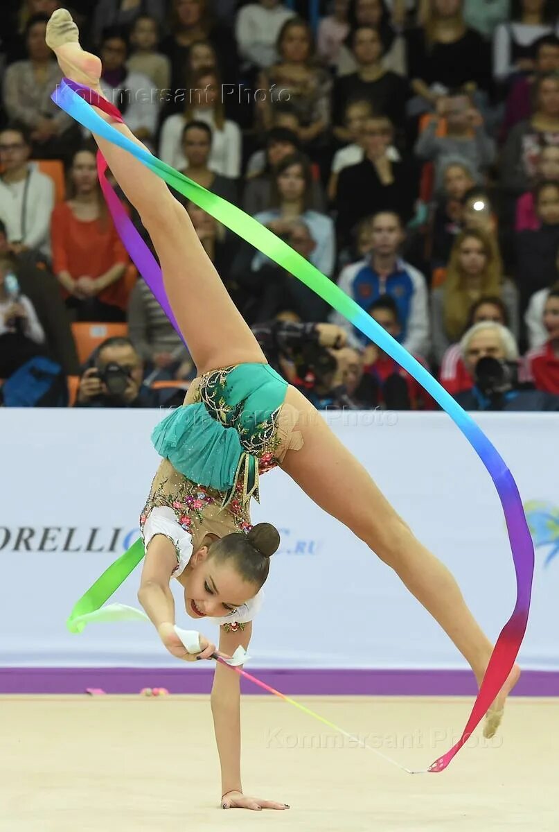 Аверина с лентой. Аверины рост и вес. Аверины рост и вес. Averina twins. Аверины рост и вес.