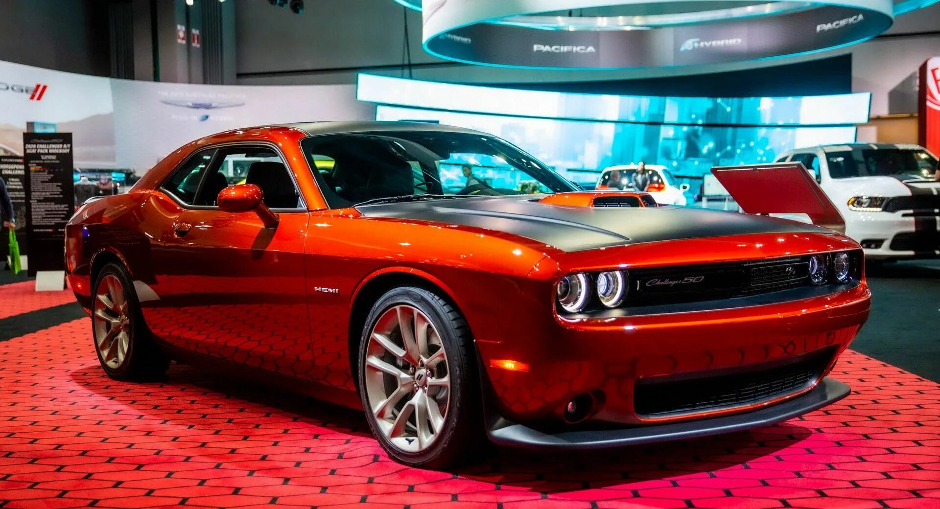 Новый челленджер. Додж Челленджер. Dodge Challenger Challenger. Додж Челленджер 50. Dodge Challenger 2020.