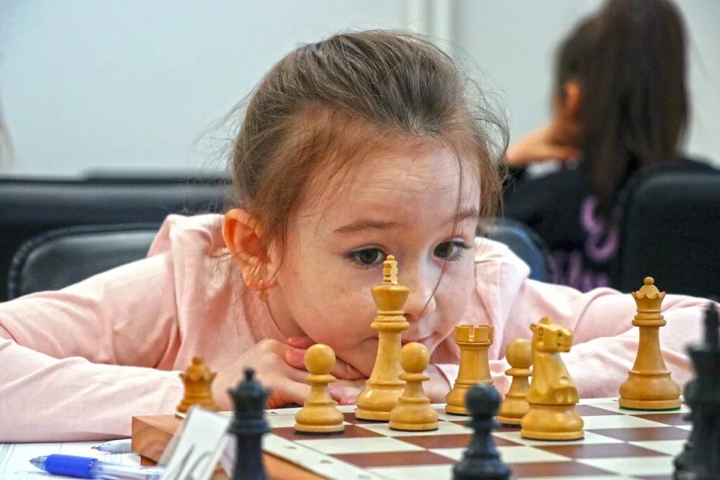 Положение первенства россии по шахматам 2024. Шахматы для детей. Шахматы фото. Шахматы для девочек. Шахматный турнир для детей.