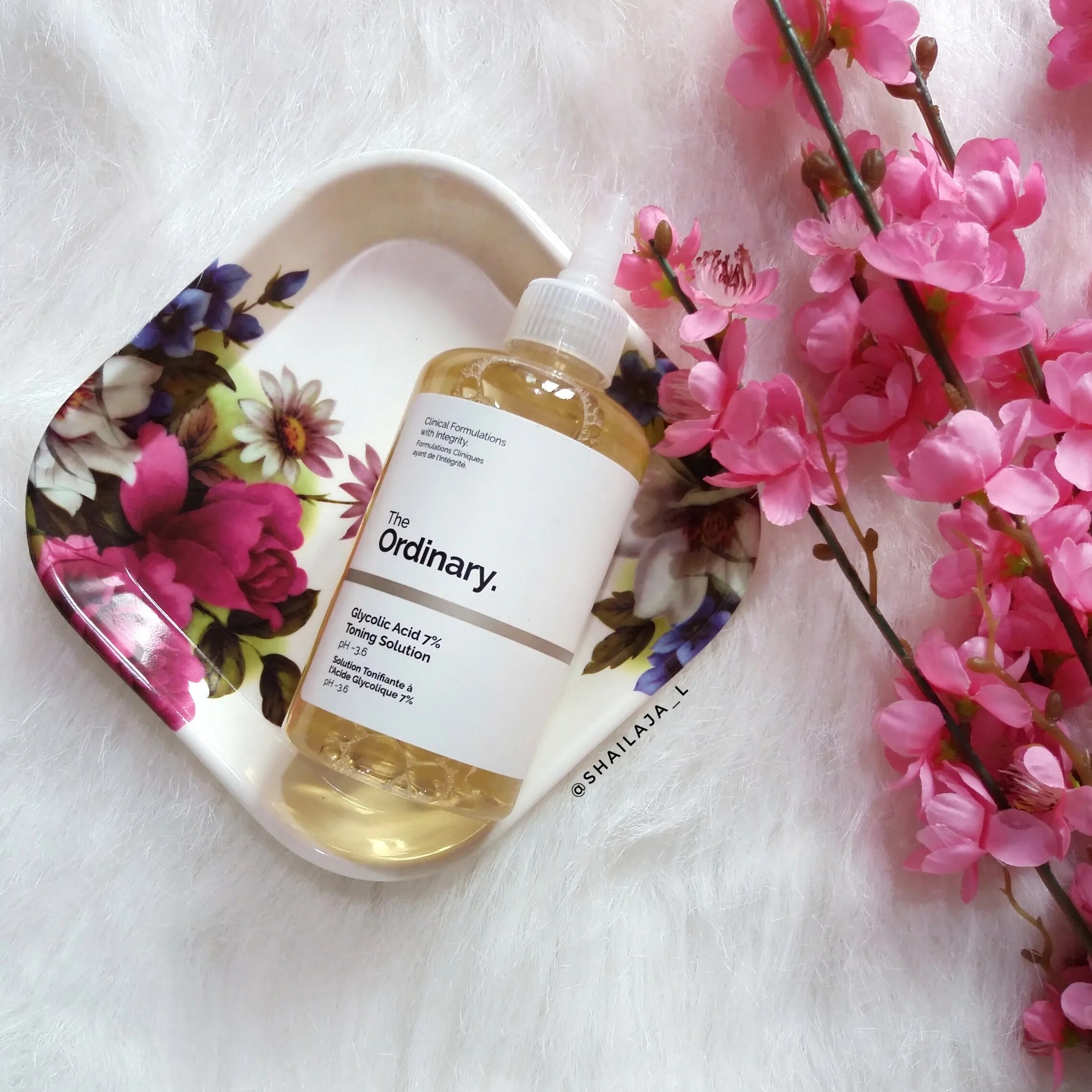 Ordinary toning solution glycolic. The ordinary гликолевая кислота. Ординари гликолевый тоник. Тонер the ordinary Glycolic acid 7. Тонер гликолевый тоник Glycolic acid 7%.