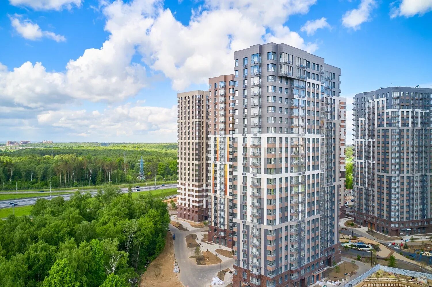 Одинград семейный 1 корпус. Одинград. Одинцово клубничное поле 4. Жк одинград лесной. Жк клубничное поле.