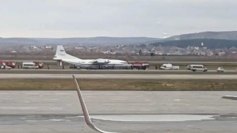 Самолет кольцово сел