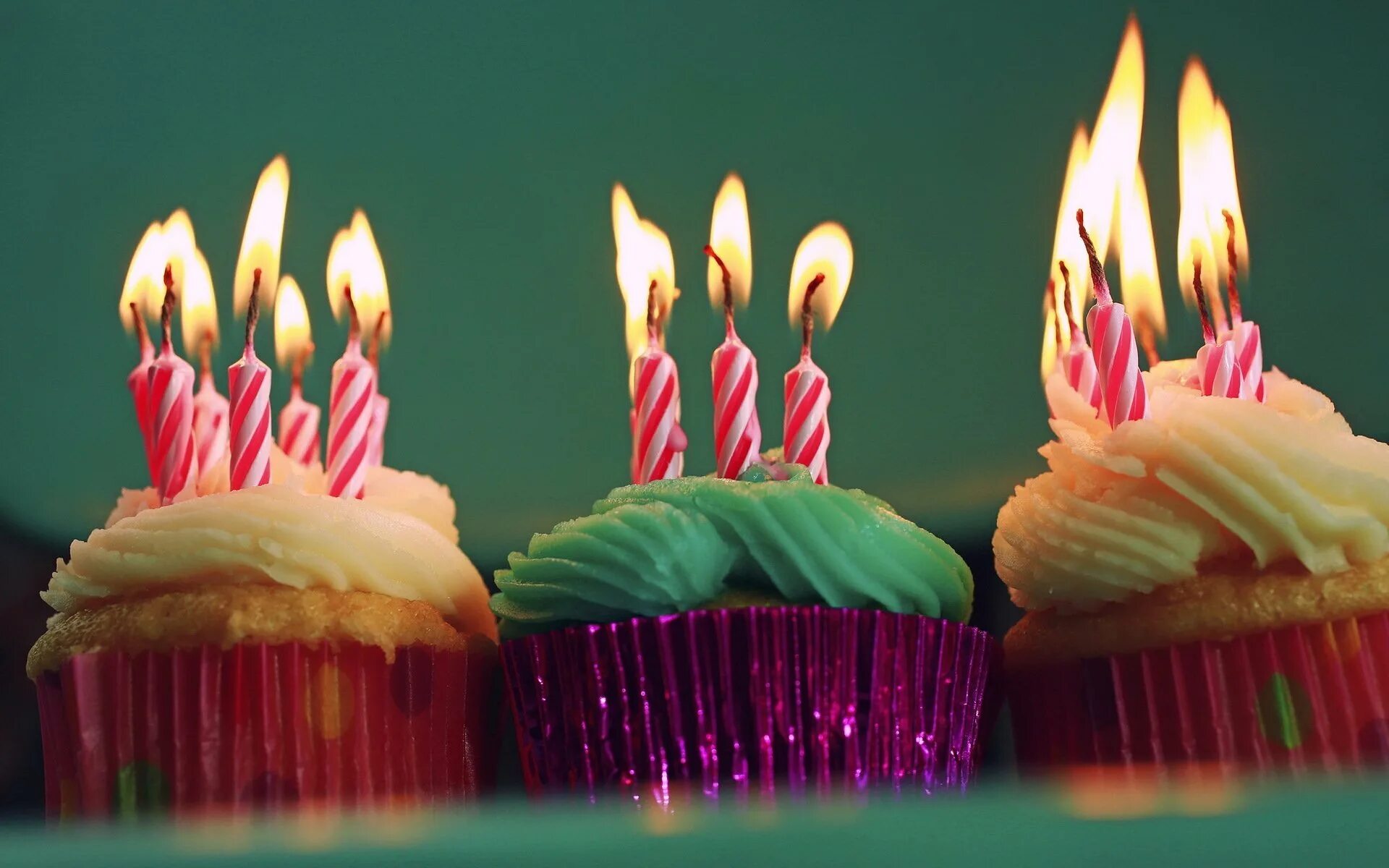 Оригинальное фото на день рождения. Праздничные свечи. Свечи для торта. Торт со свечками. Красивый торт со свечами.