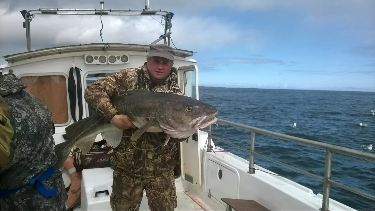 Морская рыбалка треска. Рыбалка на Баренцевом море в Мурманске. Треска рыбалка Мурманск. Рыбалка в Мурманске на треску. Морская рыбалка в Баренцевом море.