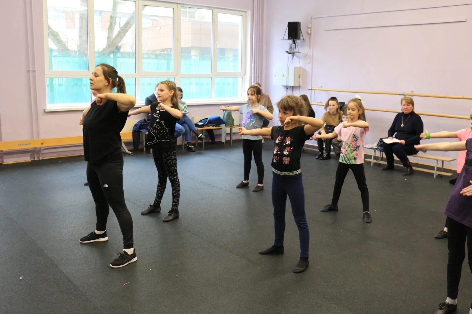 Занятия рок н роллом. Акробатический рокенрол. Архипов олег (москва), акробатический рок-н-ролл. Урок рок-н-ролла. Занятия рок н роллом.