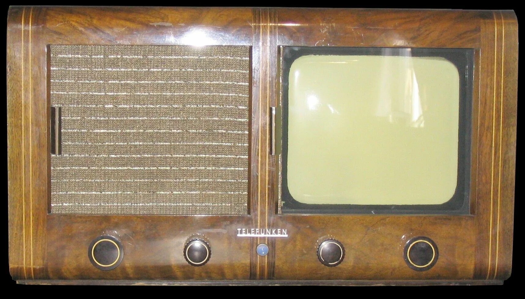 Телевизор «Telefunken Fe-III» 1934. Старый телевизор Telefunken 1934. Телефункен первый телевизор. Телевизор Telefunken 1938 года. Телевизор 30 годов