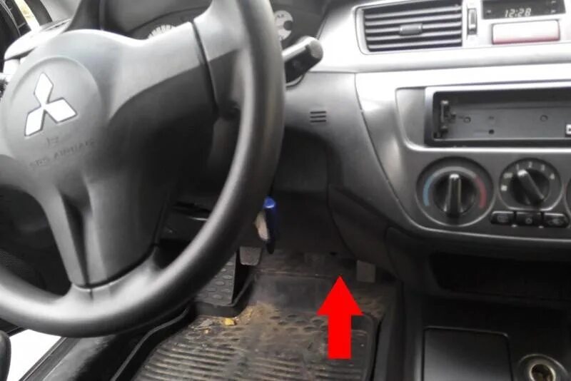 Лансер обд. Диагностический разъём lancer 9. mitsubishi lancer 9 obd. разъём obd lancer 9. обд мицубиси лансер 9.