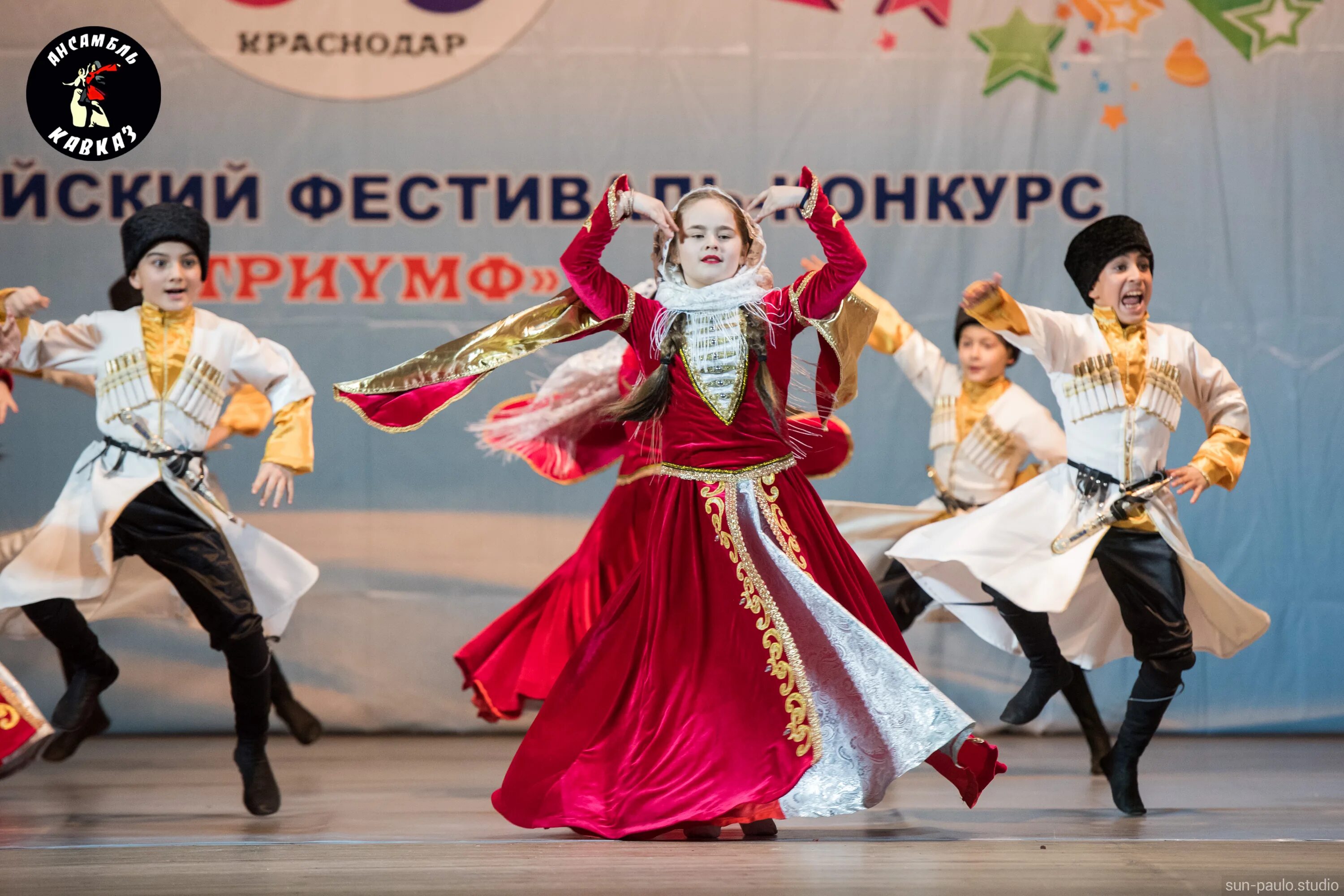 Ансамбль черкесия орлиная скала. Ансамбль лезгинка. Школа кавказских танцев в ростове на дону. Кавказские танцы ростов. Современные танцы минеральные воды.